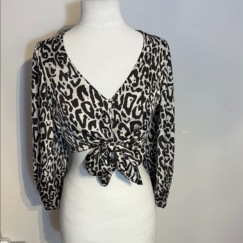 Shona Joy Long Puffed sleeve animal print cropped blouse size 4